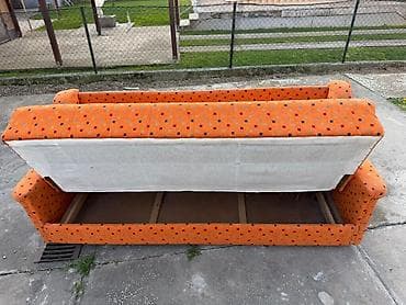 Desks and tables: Trosed na razvlačenje sa kutijom za odlaganje i tepih 8000din - — 4