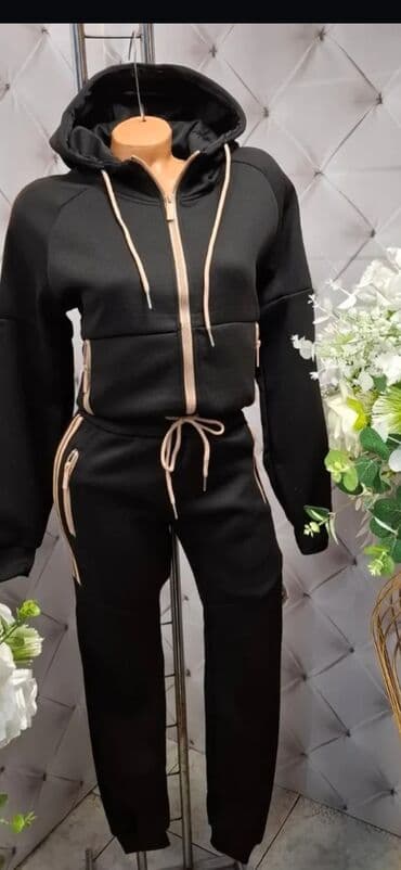 Sweatsuit Sets: Termo kompleti 3000din — 4