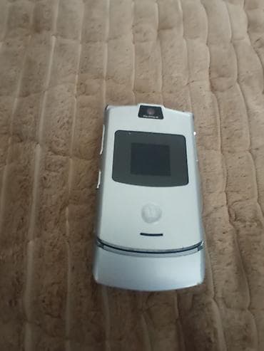 midnight boja: Motorola RAZR V3 – preklopni mobilni telefon - Tanak metalni — 2