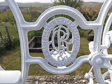 Kovano gvožđe set sto i stolice prelepo Vi dovršavate po svojoj