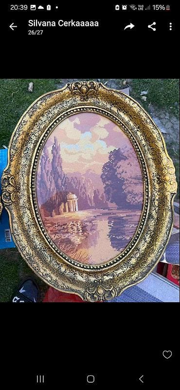 Dekorativna ovalna slika u bogato ukrašenom, zlatno patiniranom ramu