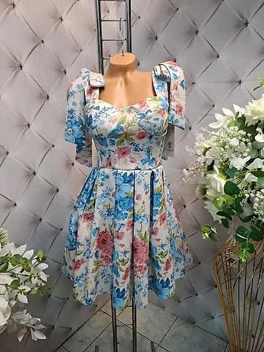 Women's Clothing: Haljina sa cvetnim printom. - Pripijen korzet gornji deo sa formiranim — 2