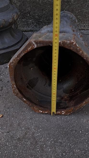 Maintenance devices: Postolja za lampion ili pocetak stepenica itd.   od livenog gvozdja — 7