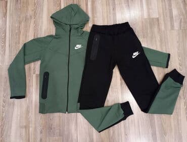 nike air max command cena: Nike ženska trenerka

Novo
Pamuk
Veličine xs s m l — 5