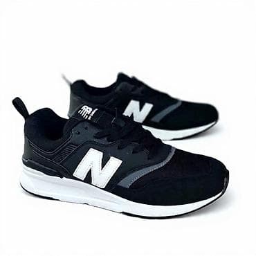 patika reebok: Crne sportske patike sa belim detaljima i velikim slovom „N” sa — 1