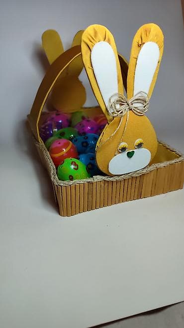 Rasveta: Uskršnja dekorativna korpa sa zečićem i plastičnim jajima - — 2