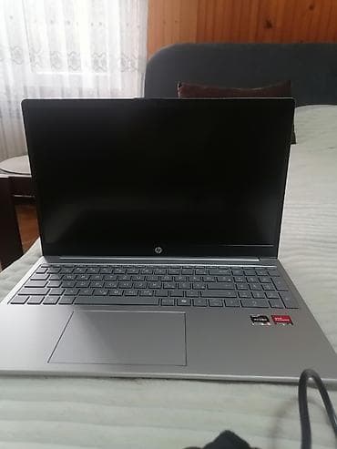 HP laptop 15.6" – AMD Ryzen - Brend: HP (logo na poklopcu i ispod na lalafo.rs HP laptop 15.6" – AMD Ryzen - Brend: HP (logo na poklopcu i ispod