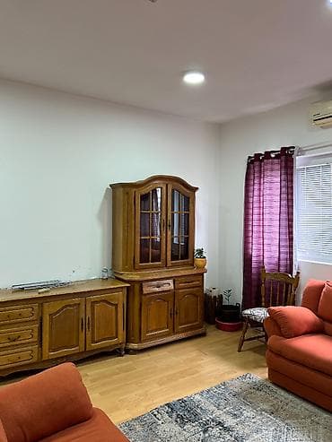 oglasi prodaja kuca: Izdajem garsonjeru u ulici Nikole Grulovica 4b u centru naselja. Stan — 4