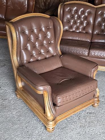 dvosed i dve fotelje: Kožni set za dnevni boravak – klasičan stil - Komplet: trosed + 2 — 9