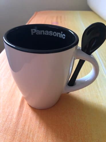 solje za caj sa filterom: Velika keramička šolja Panasonic sa keramičkom kašičicom — 1