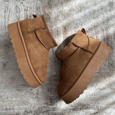 Uggs: High boots — 2