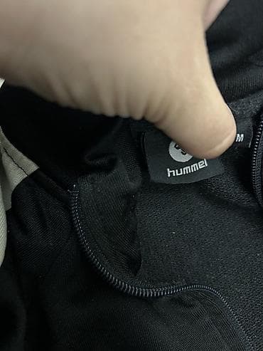 muske majice pull and bear: Hummel komplet trenerke (gornji deo + donji deo), veličina M. - Boja — 2