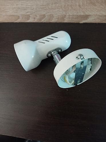 Zidna/ plafonska spot lampa – bela grlo E14 visina 10 cm, duzina 10