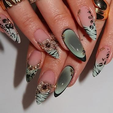set za negu noktiju: Set presovanih noktiju – dugi, špicasti tipse sa nail art dizajnom - — 1