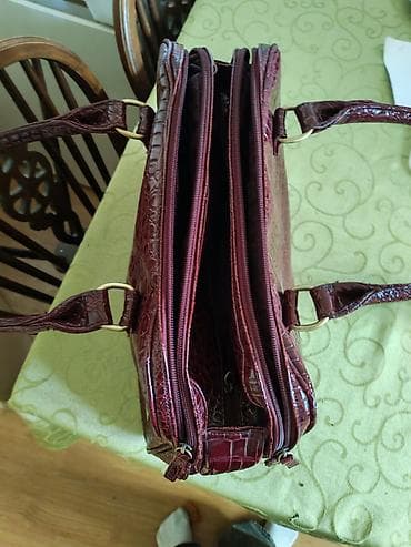 tiffany beograd: Elegantna ženska torba – bordo lak sa kroko teksturom - Materijal — 2