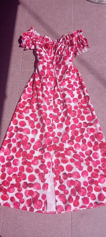 Headgear: Dve ženske haljine 1) Crna midi haljina - Elegantna, bez rukava - — 3