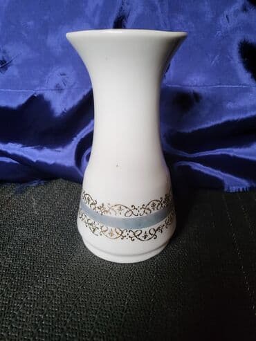 Značke, ordenje i medalje: Vaza nova Titov Veles porcelan 70te. Vaza nova,par tackica fabricki — 1
