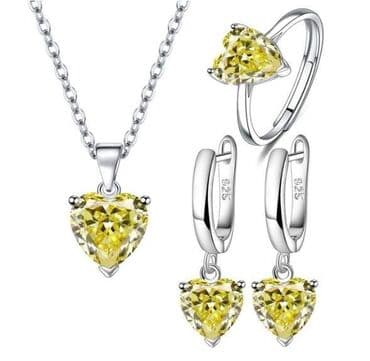 925 cena: Komplet sa žigom 925 Prsten podesiv Cena:2000din Dobija se u poklon — 2