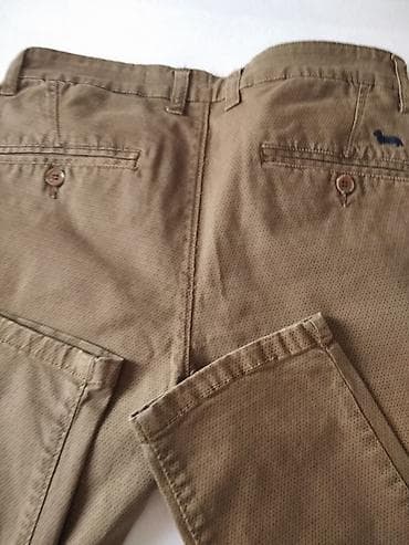 kozne pantalone hm: Muške chino pantalone, bež/kaki boje, ravnog užeg kroja. - Materijal — 5