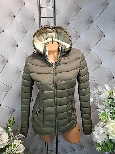 Lične stvari: Ženska lagana jakna sa kapuljačom - Model: kratka, strukirana puffer — 2