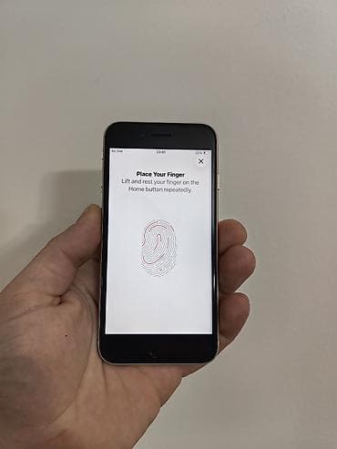 iphone 12 second hand: Iphone SE 2020 beli sa 64gb memorije, sim free i icloud free. Battery — 2