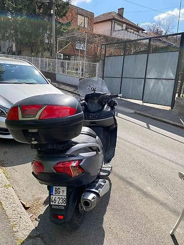 za kljuceve drzaci: Givi montažna ploča i top case za skuter - Top case: crna Givi kutija — 4