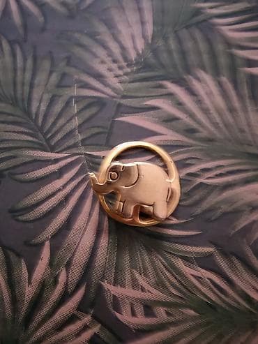 goorin bros kacket: Zlatni pin/broš sa motivom slona - Dekorativni okrugli pin sa — 1