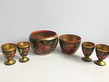 Stari drveni Ruski set rucno oslikan 4 casice i 2 posude Stanje kao na