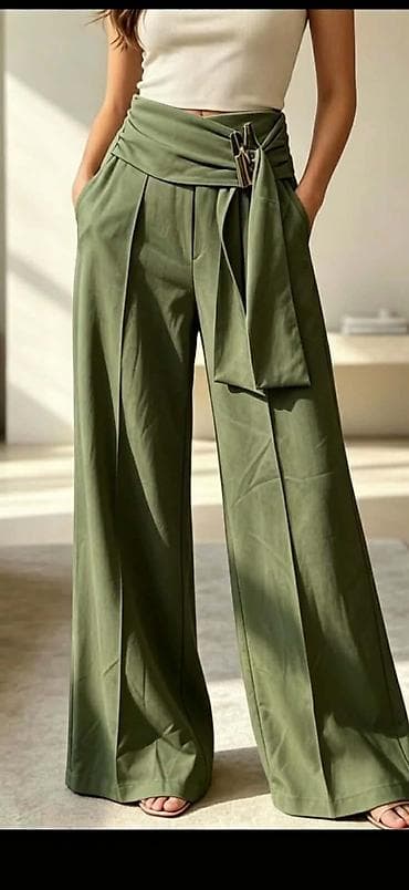 pantalone new yorker: Pantalone
Cena 2600
Uni vel.
V20 — 1