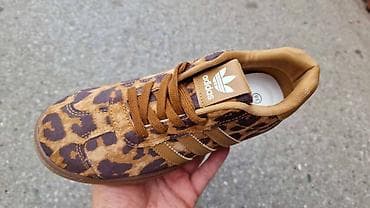 convers patike: Adidas
36 do 41 
3200 — 4