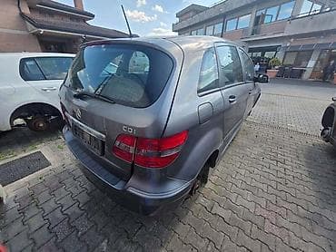 auto dizalica cena: MERCEDES BENZ B 180 2010. GOD. - KOMPLETAN AUTO U DELOVIMA | — 5