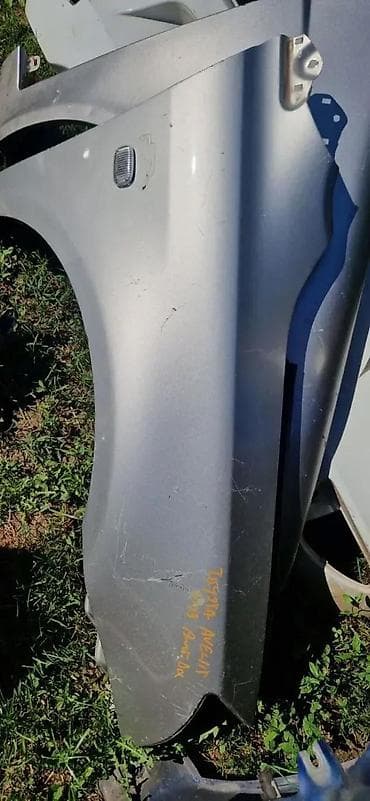 Car Body Parts: DESNI BLATOBRAN TOYOTA AVENSIS | Desni blatobran toyota avensis — 1