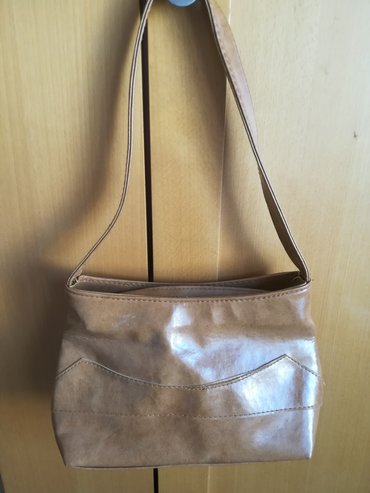 kožna torba ženska: Torba svetlo braon dimenzije 28x17 cm, ima dva pretinca, vrlo očuvana — 3
