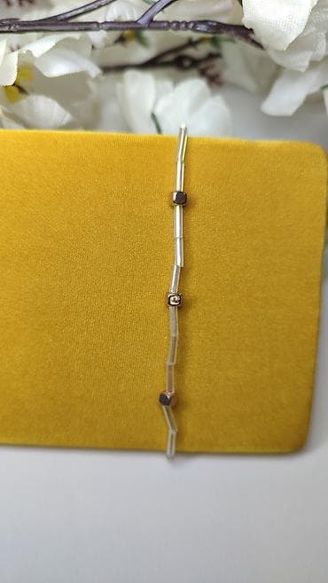 dzepni sat cena: Minimalistička narukvica od perlica - Dizajn: tanka linijska — 2