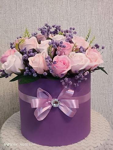 jastuci za ugaonu garnituru: Kutija u obliku srca sa ružama – luksuzna cvetna aranžmanska kutija - — 8