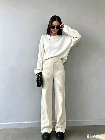 Komplet 
Pamučna trikotaža
S M L XL
Cena : 4400 dinara
ML
