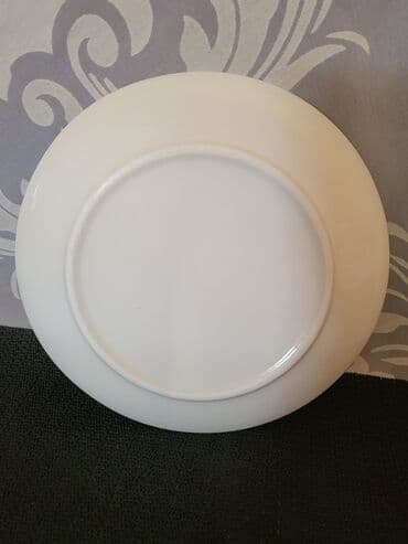 plasticne case za desert novi sad: Tanjiri novi 2 Coca Cola porcelanski. Tanjiri beli sa dezenom,sve na — 6