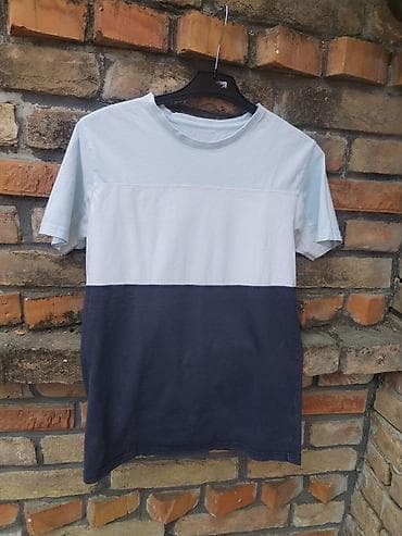 Dečačka majica kratkih rukava, veličina XS (14). Model sa tri