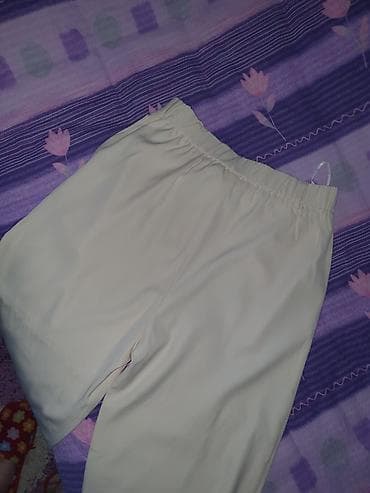 Kompleti: Damski komplet – prsluk i pantalone, bež/šampanj ton. - Materijal — 5