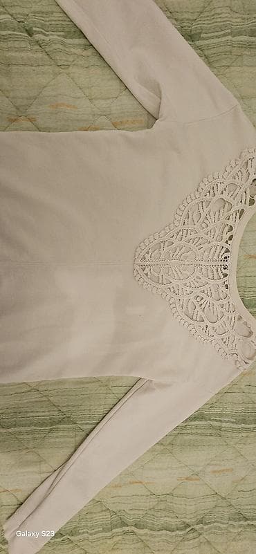 Burgije: ZARA Trafaluc džemper/bluza, boja: krem/bela. Model sa dugim rukavima — 4