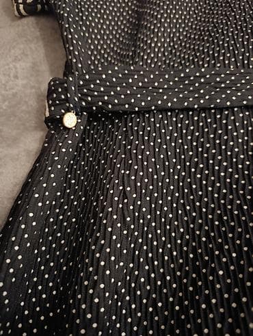 Ženska odeća: Haljina pfsarin (etiketa na slici) – teget-bela, midi dužina, kratki — 6