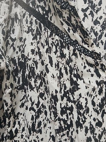 Haljine: ZARA haljina sa apstraktnim crno‑belim printom - Model: lepršava — 2