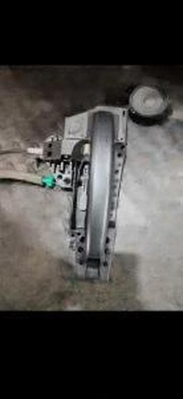 skretnica za bas: AUDI Q3 DELOVI KVAKA BRAVA VRATA 8U0837886 | Audi a1  a3 a4 a5 a6 a7 — 2