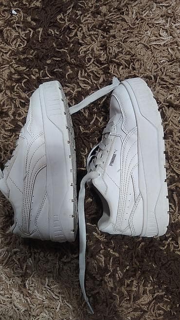 bele patike i odelo: Puma patike za devojčice, bele 34br, očuvane — 2