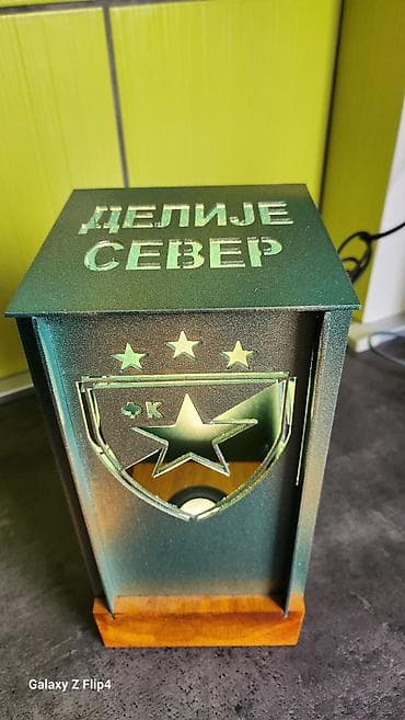 ikea lavabo sa ormaricem: Dekorativna stona lampa – motiv “Делије Север” Crvena Zvezda - — 1