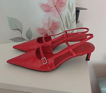Crvene lakovane slingback cipele sa špicastim vrhom i niskom