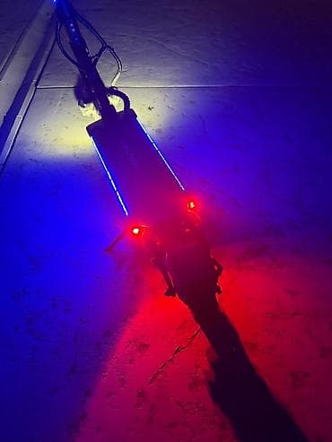 mikrofon: Električni trotinet Dualtron sa RGB osvetljenjem orednja guma izduvala — 3