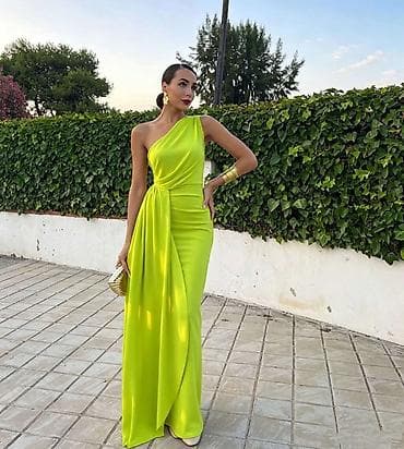 Elegantna duga haljina na jedno rame
2000
Din
S M L
