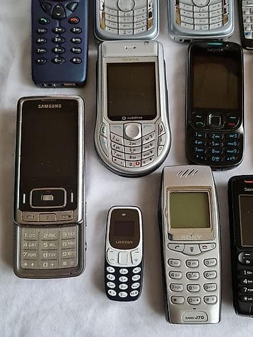 Car Electronics: Kolekcija klasičnih mobilnih telefona – više modela Nokia, Samsung — 7