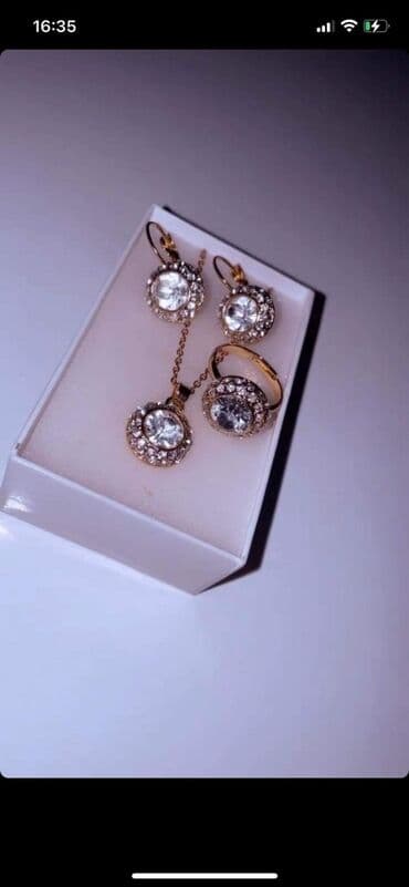 srebrni komplet nakita: Kompleti nakita
Cena 1500din — 15